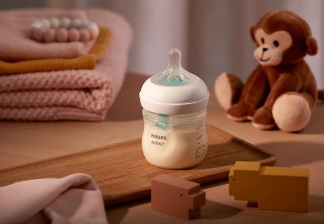 iberon din sticla Philips Avent Natural Response, 3-6 luni, tetina cu debit mediu, 240 ml, SCY933/01, Philips